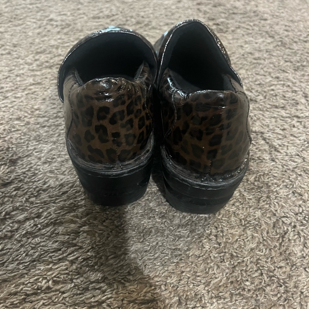 BOC Born Concept Peggy Leopard Print Slip On Clogs Women's 10 - Picture 2 of 7